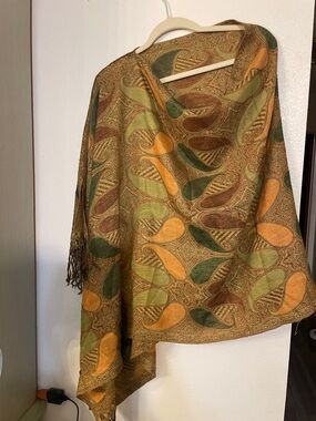 Elegant Paisley Pattern Fringe Wrap - Green, Gold & Brown